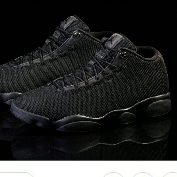 jordan horizon low triple black